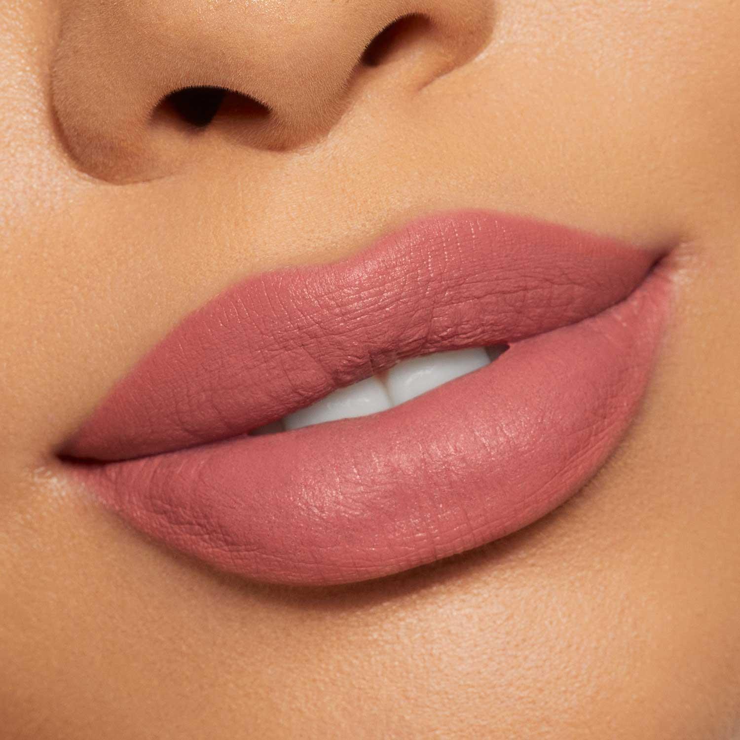 VELVET LIP KIT KJ (KIT DE LABIAL LÍQUIDO Y DELINEADOR)